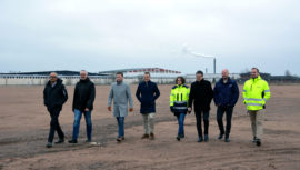 Representanter från Hultsfreds kommun, ÖSK, SGU och NCC på det färdigsanerade området.