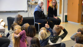 Dea Carlsson och Jennie Karlsson pratade om vatten med barnen.