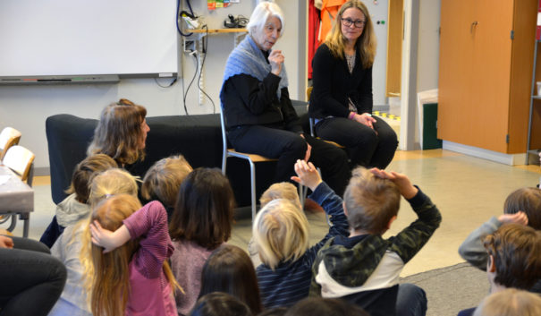 Dea Carlsson och Jennie Karlsson pratade om vatten med barnen.